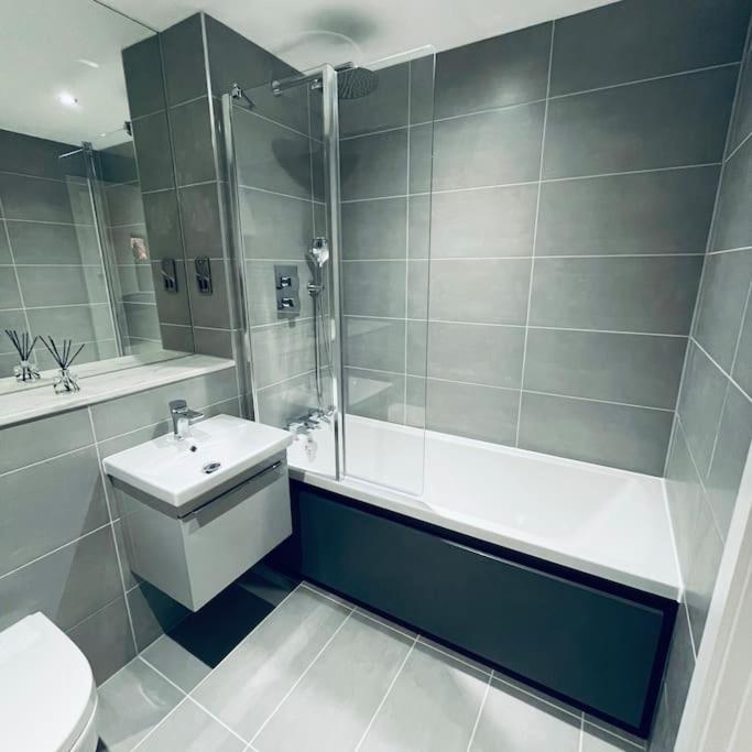 New One Bedroom Luxury Apartment In Σόλιχαλ Εξωτερικό φωτογραφία