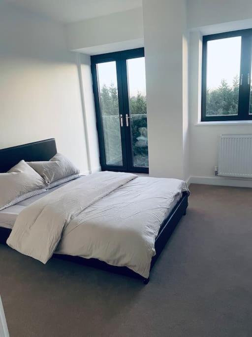 New One Bedroom Luxury Apartment In Σόλιχαλ Εξωτερικό φωτογραφία