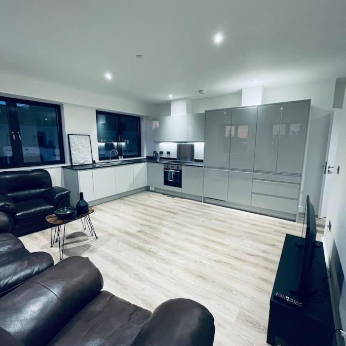 New One Bedroom Luxury Apartment In Σόλιχαλ Εξωτερικό φωτογραφία