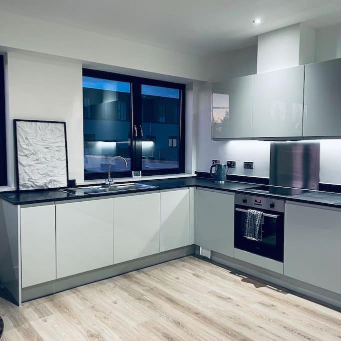 New One Bedroom Luxury Apartment In Σόλιχαλ Εξωτερικό φωτογραφία