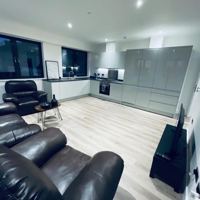 New One Bedroom Luxury Apartment In Σόλιχαλ Εξωτερικό φωτογραφία