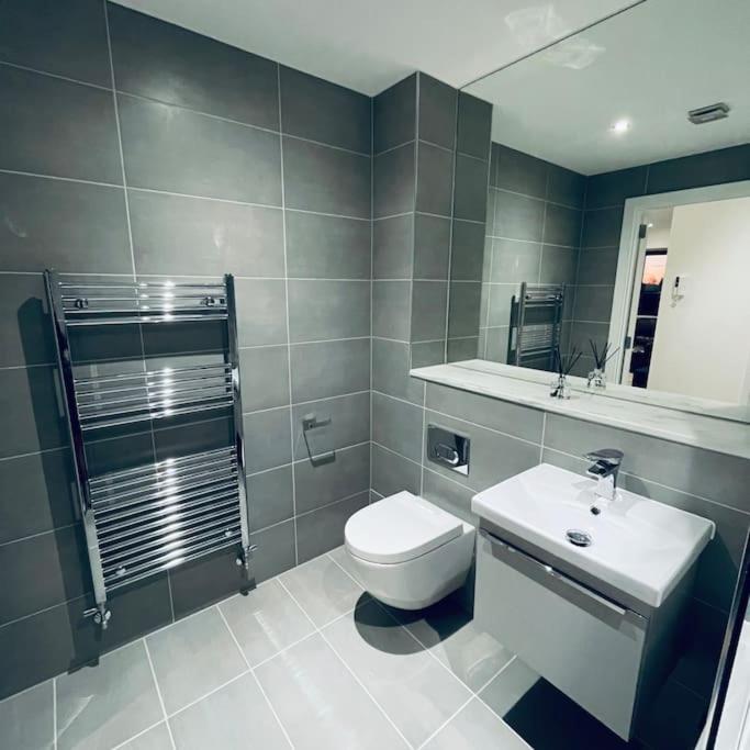 New One Bedroom Luxury Apartment In Σόλιχαλ Εξωτερικό φωτογραφία