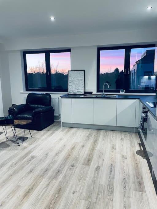 New One Bedroom Luxury Apartment In Σόλιχαλ Εξωτερικό φωτογραφία