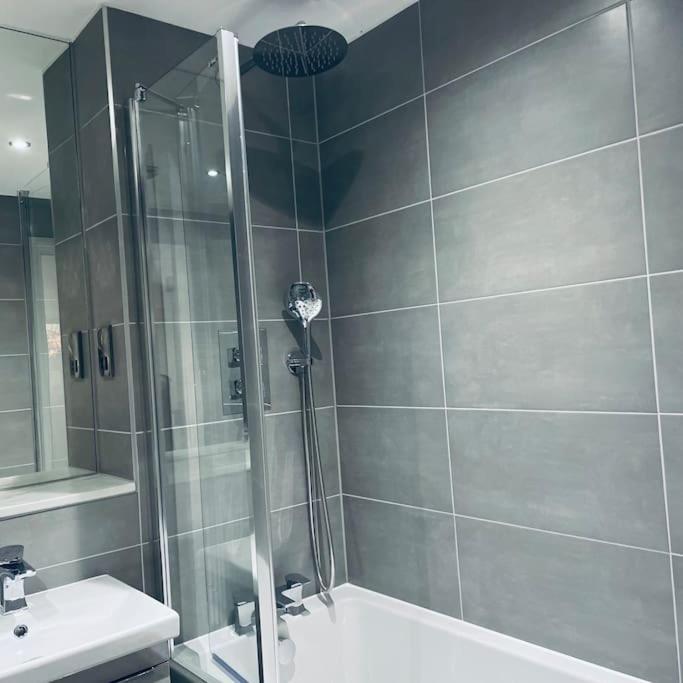 New One Bedroom Luxury Apartment In Σόλιχαλ Εξωτερικό φωτογραφία